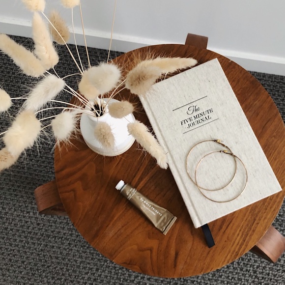 Large delicate hoop earrings - Picture 2 of 2